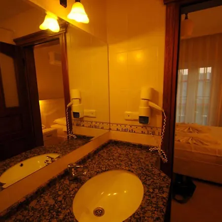 The Grand Ucel מלון אולודניץ