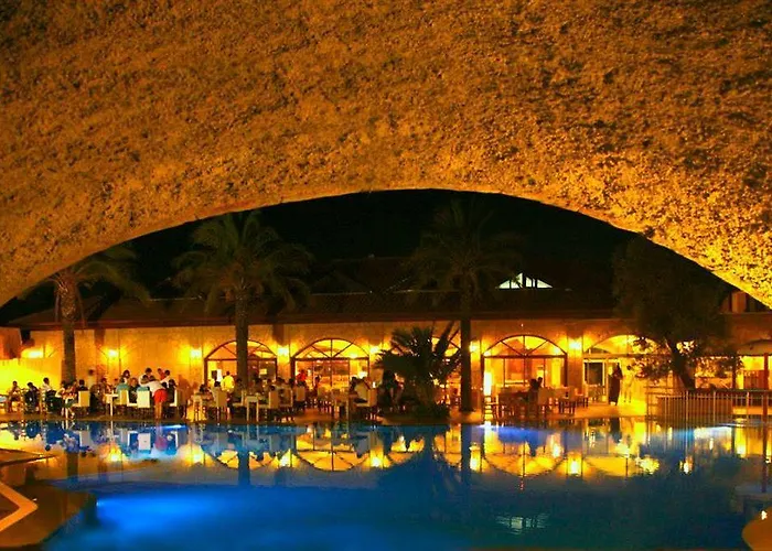 מלון The Grand Ucel 4*